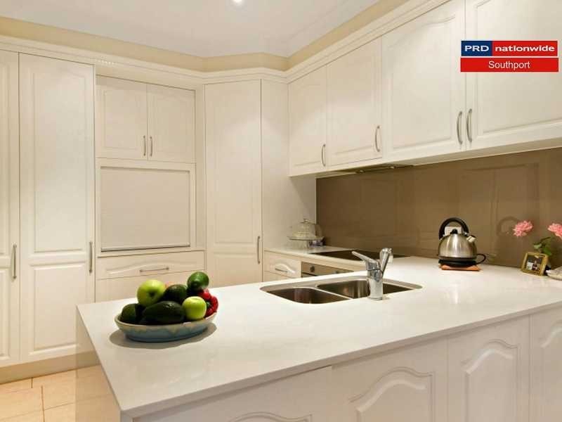 2/31 Runaway Bay Avenue, Runaway Bay QLD 4216