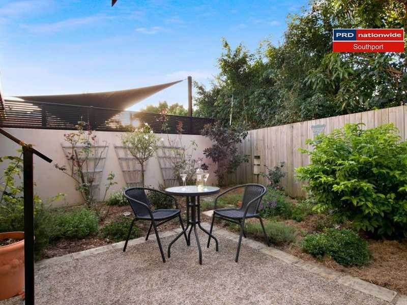 2/31 Runaway Bay Avenue, Runaway Bay QLD 4216