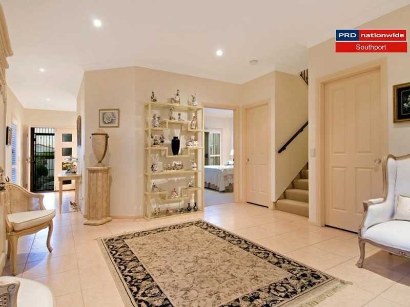2/31 Runaway Bay Avenue, Runaway Bay QLD 4216