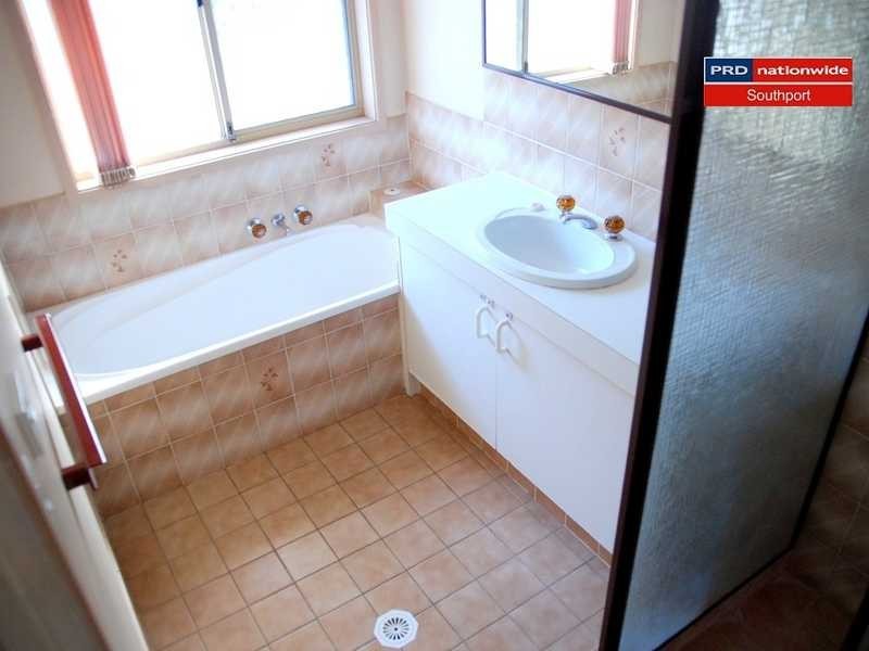 2/97 Corunna Cres, Ashmore QLD 4214