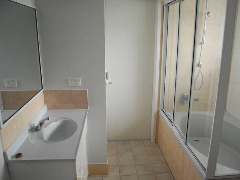 Unit 4/37 Back Street, Labrador QLD 4215