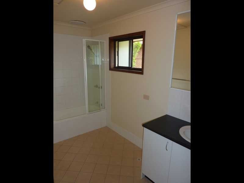2 / 13 Caroline Avenue, Southport QLD 4215