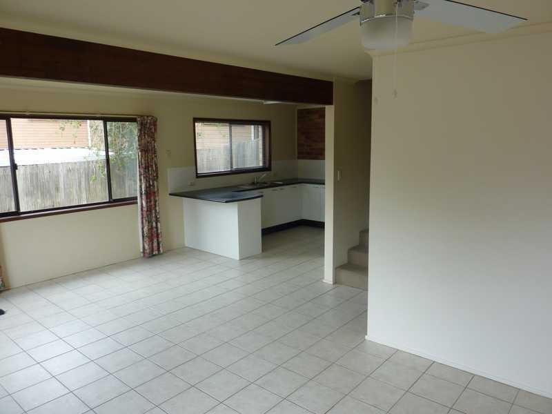 2 / 13 Caroline Avenue, Southport QLD 4215