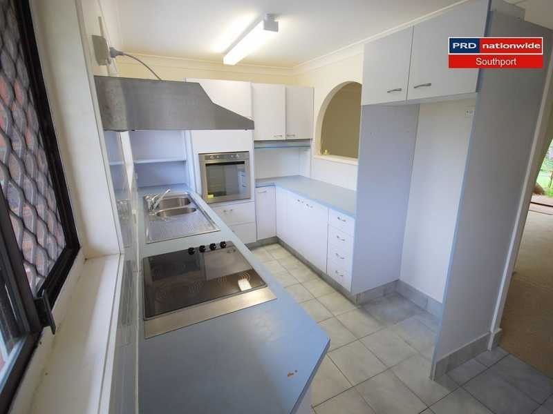 2/16 Royal Palm Court, Southport QLD 4215