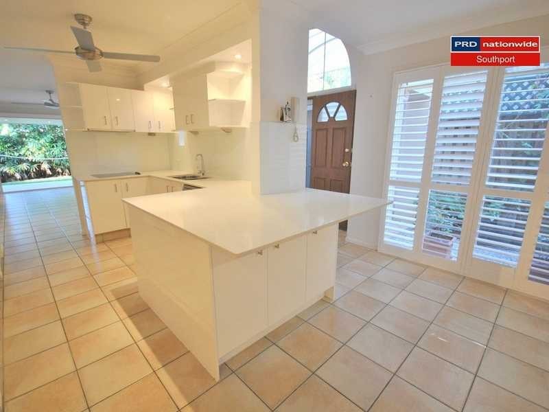 2/25 Charlton Street, Southport QLD 4215