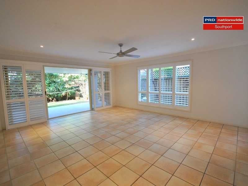 2/25 Charlton Street, Southport QLD 4215