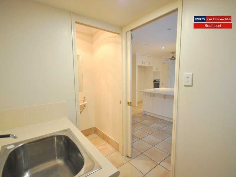 2/25 Charlton Street, Southport QLD 4215