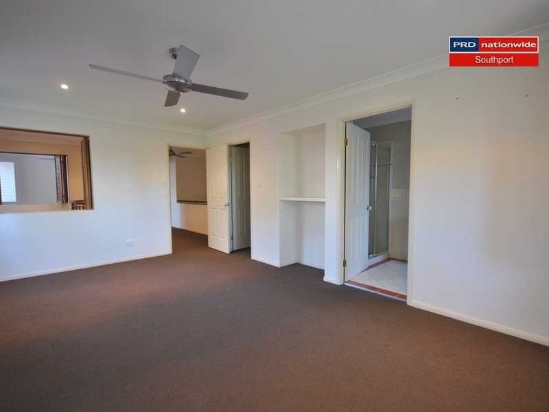 2/25 Charlton Street, Southport QLD 4215