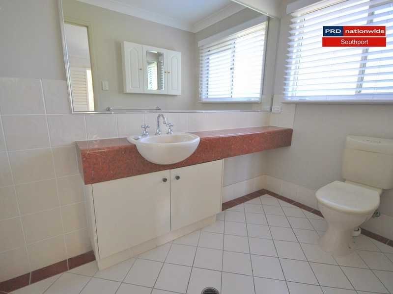 2/25 Charlton Street, Southport QLD 4215