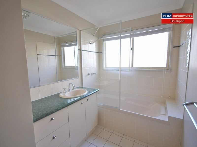 2/25 Charlton Street, Southport QLD 4215