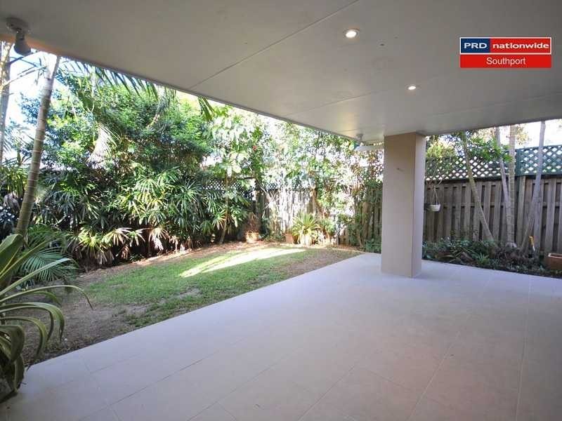 2/25 Charlton Street, Southport QLD 4215