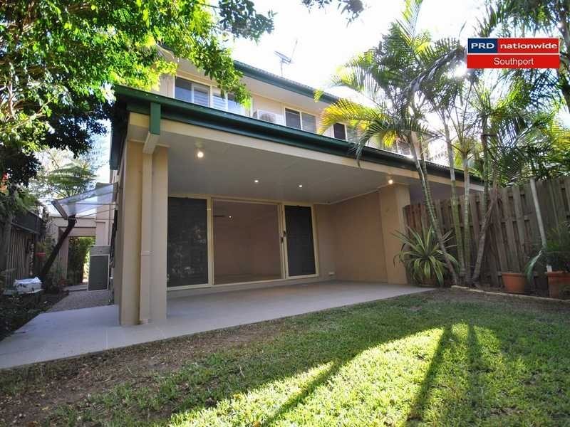 2/25 Charlton Street, Southport QLD 4215
