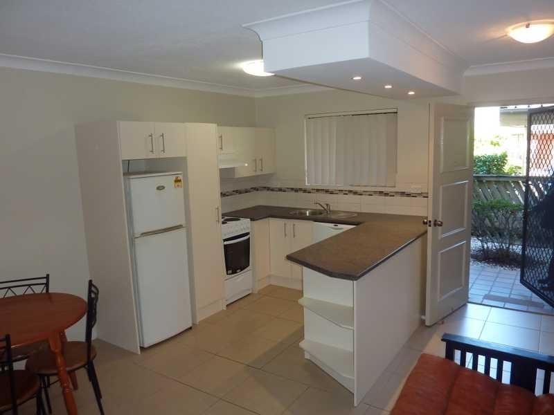 8/164 High Street, Southport QLD 4215