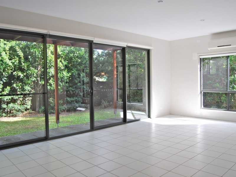 Unit 8/75 Benowa Road, Southport QLD 4215