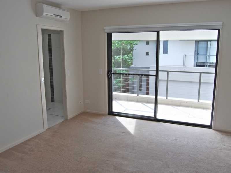 Unit 8/75 Benowa Road, Southport QLD 4215