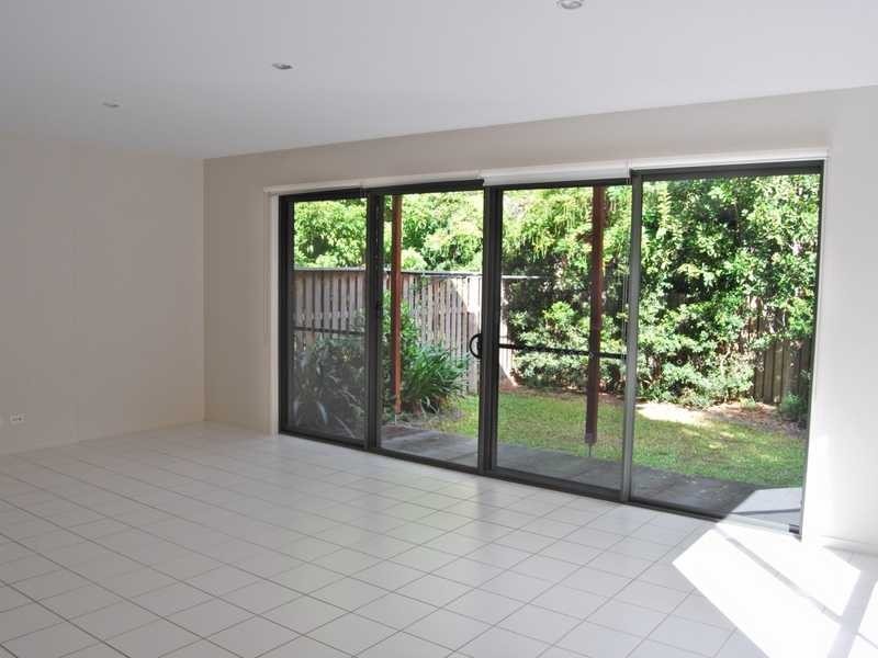 Unit 8/75 Benowa Road, Southport QLD 4215