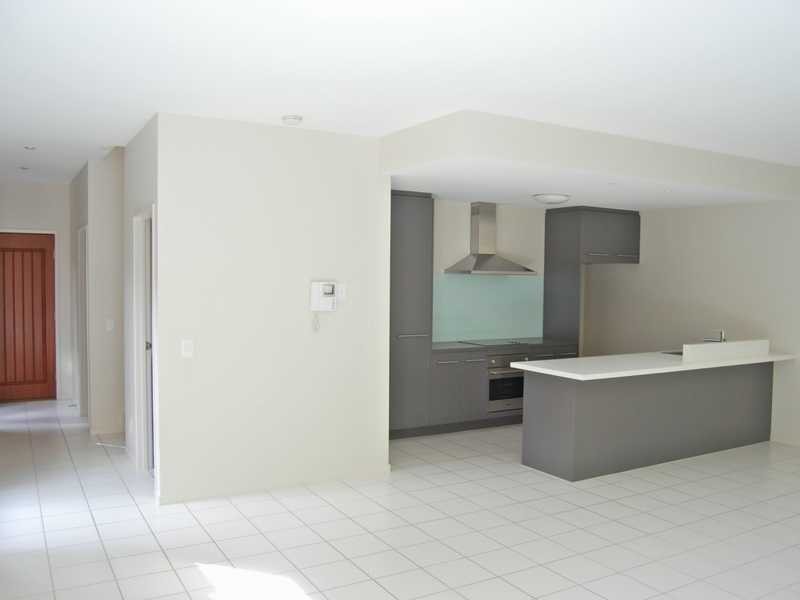 Unit 8/75 Benowa Road, Southport QLD 4215