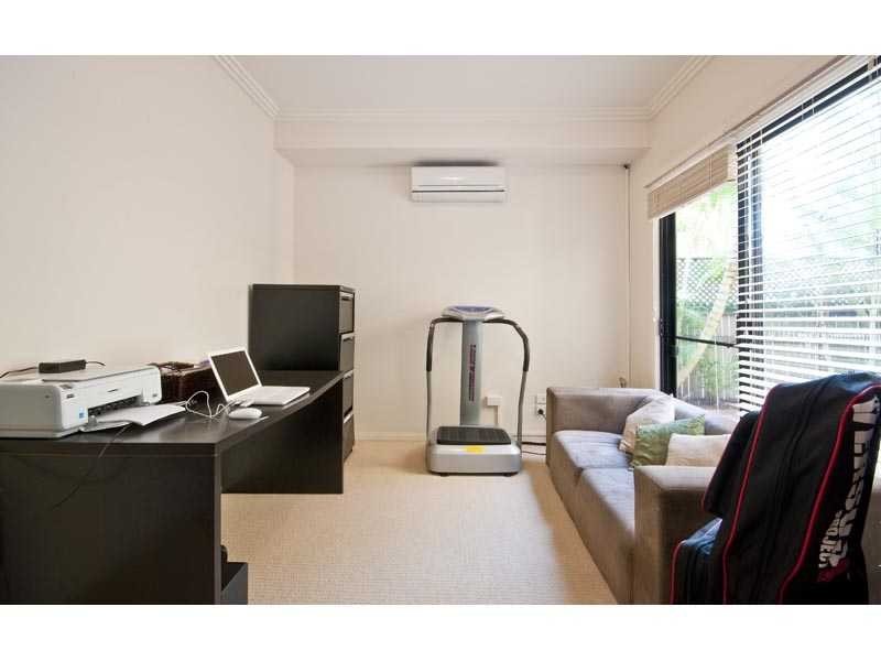 2/14 Vespa Crescent, Surfers Paradise QLD 4217