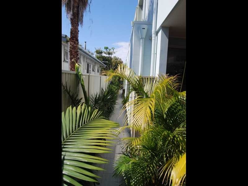 1/13 Oleander Ave, Biggera Waters QLD 4216