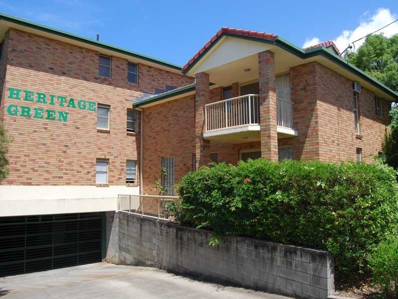 8/35 Huth Street, Labrador QLD 4215