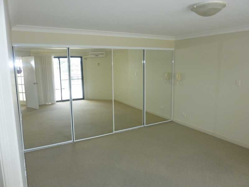 323/292 Marine Parade, Labrador QLD 4215