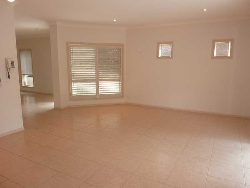 Unit 1/31 Runaway Bay Ave, Runaway Bay QLD 4216