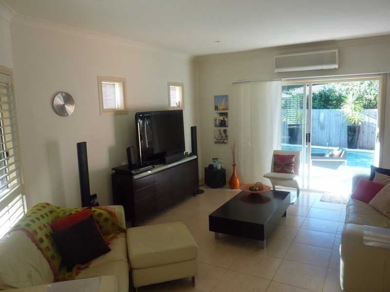 Unit 1/31 Runaway Bay Ave, Runaway Bay QLD 4216