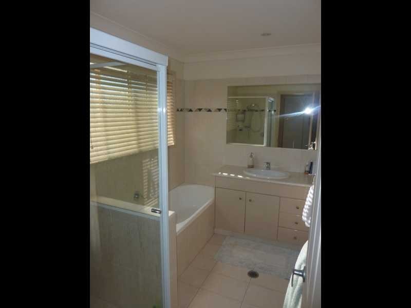 Unit 1/31 Runaway Bay Ave, Runaway Bay QLD 4216