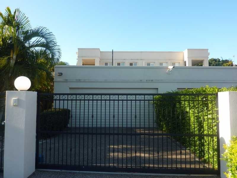 Unit 1/31 Runaway Bay Ave, Runaway Bay QLD 4216