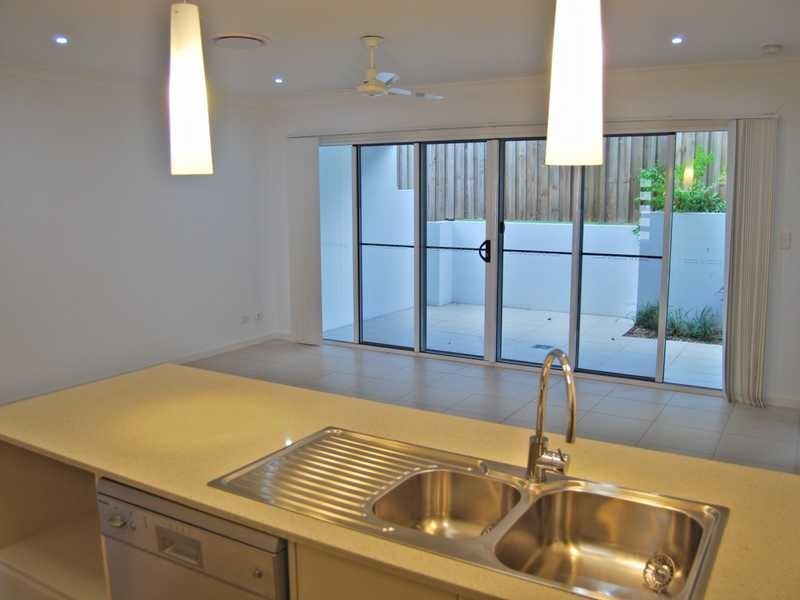 Unit 2/84 Falconer Street, Southport QLD 4215