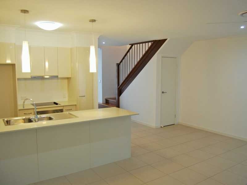 Unit 2/84 Falconer Street, Southport QLD 4215