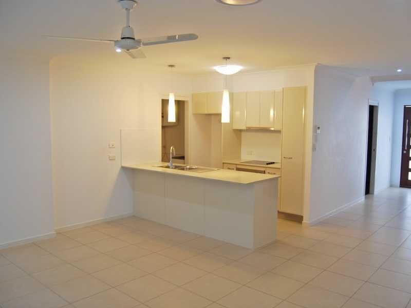 Unit 2/84 Falconer Street, Southport QLD 4215