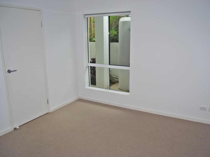 Unit 2/84 Falconer Street, Southport QLD 4215