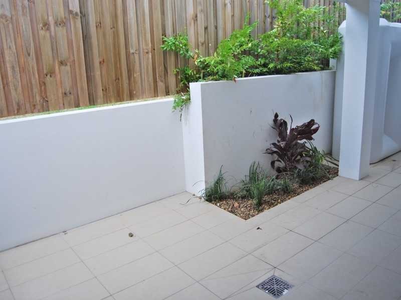 Unit 2/84 Falconer Street, Southport QLD 4215