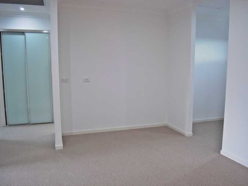 Unit 2/84 Falconer Street, Southport QLD 4215