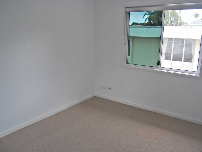 Unit 2/84 Falconer Street, Southport QLD 4215