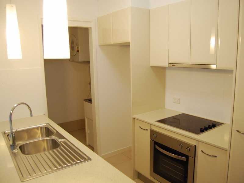Unit 2/84 Falconer Street, Southport QLD 4215