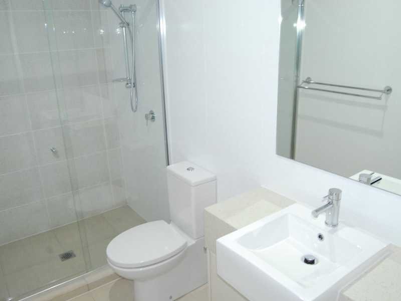 Unit 2/84 Falconer Street, Southport QLD 4215