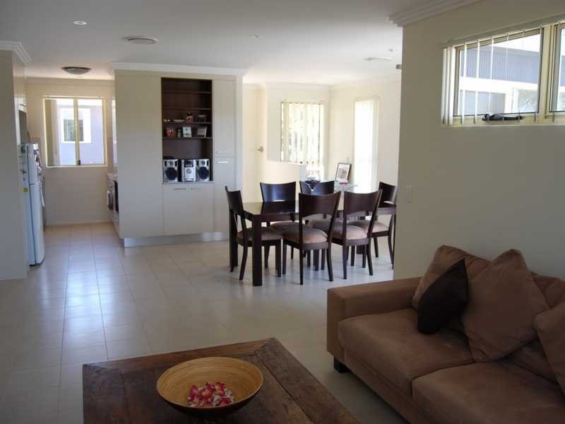 4/4-6 Locke Street, Southport QLD 4215