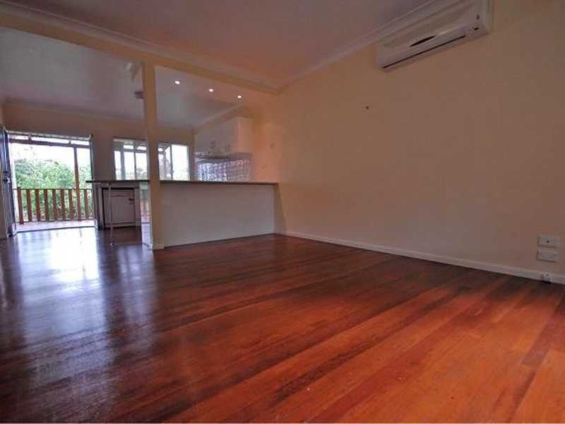 4 Second Avenue, Labrador QLD 4215