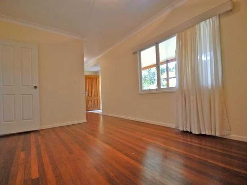 4 Second Avenue, Labrador QLD 4215