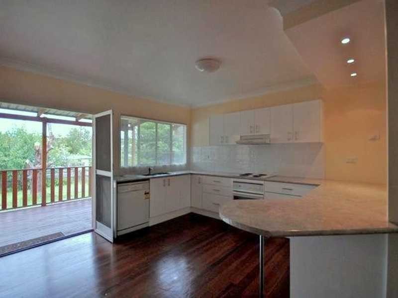 4 Second Avenue, Labrador QLD 4215