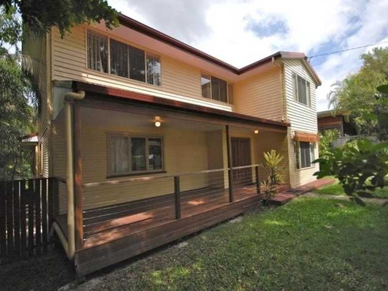 4 Second Avenue, Labrador QLD 4215