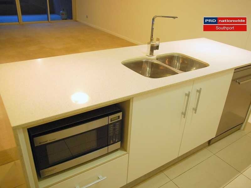 Unit 14/53 Darrambal Street, Chevron Island QLD 4217