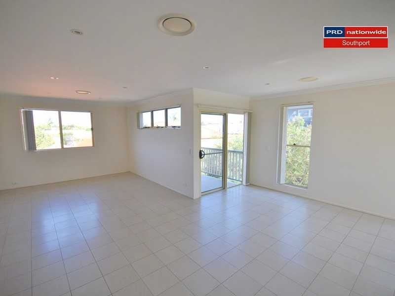 4/4-6 Locke Street, Southport QLD 4215