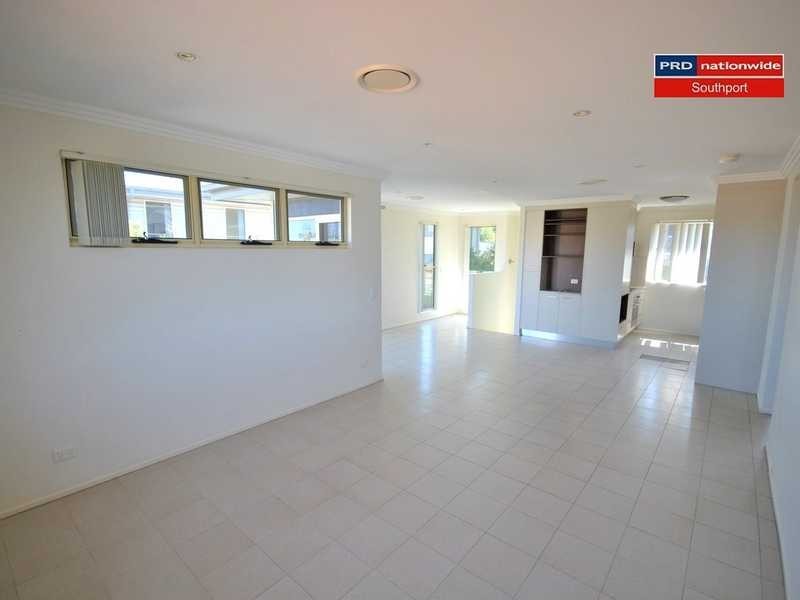 4/4-6 Locke Street, Southport QLD 4215