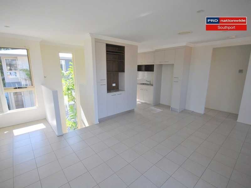 4/4-6 Locke Street, Southport QLD 4215