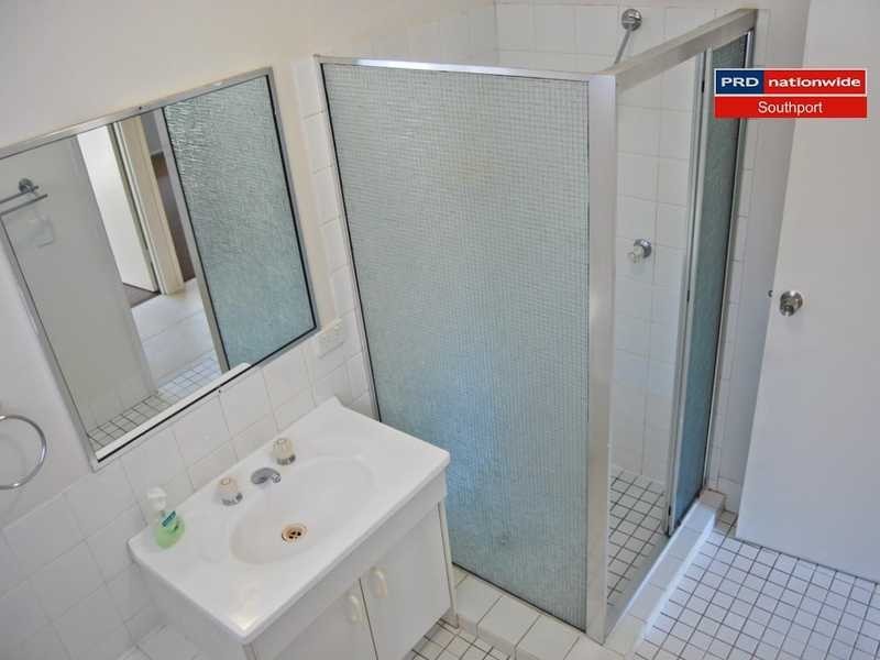 1/185 Central Street, Labrador QLD 4215