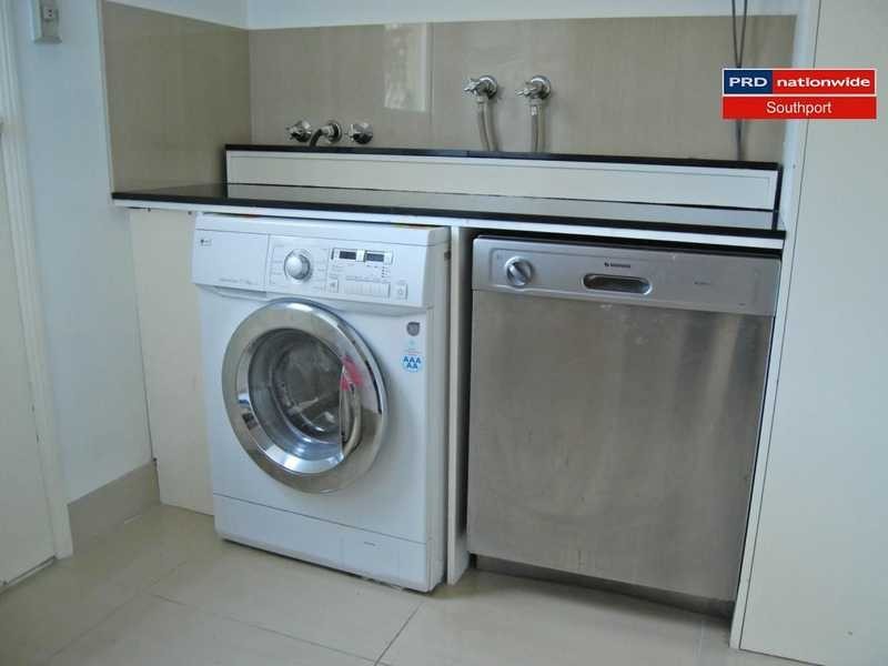 1/5 Avi Court, Labrador QLD 4215