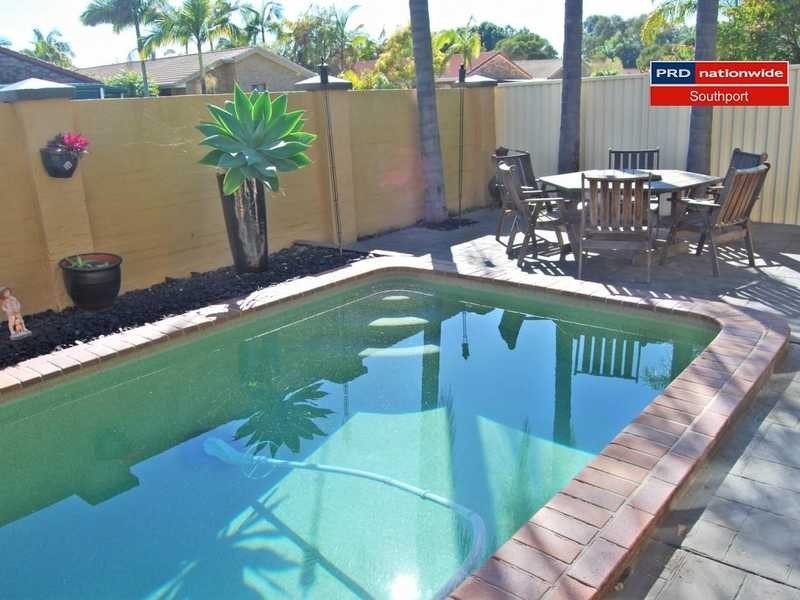 1/5 Avi Court, Labrador QLD 4215